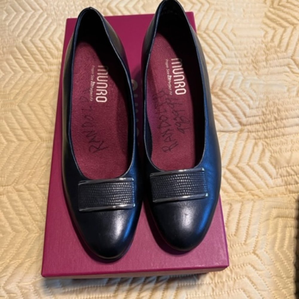 Munro Women's Shoe 6M - Beautiful leather with kid trim - Picture 1 of 3